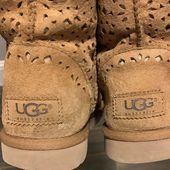 UGG Classic FLORA Suede Boot ( 7 ) - Picture 5 of 5